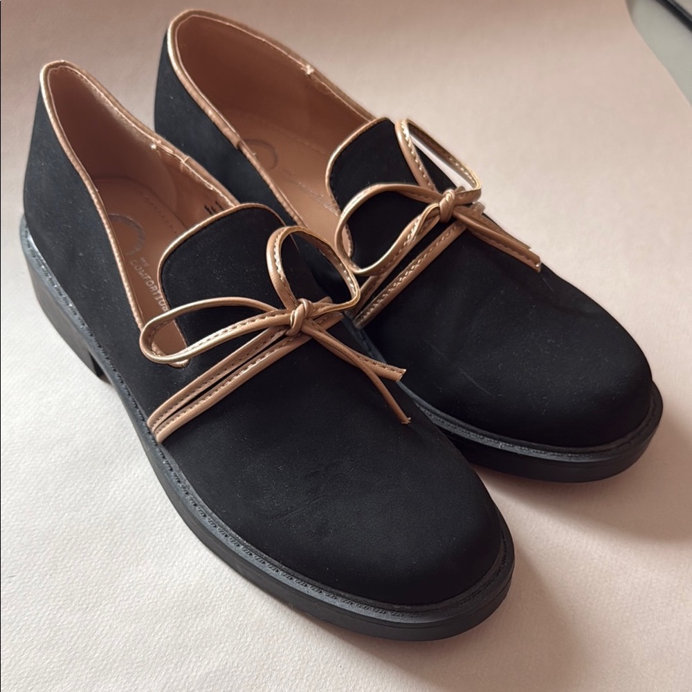 Super cute Journee Black and Tan Loafers with bow trim details